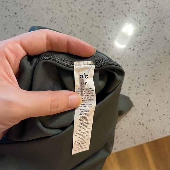 Alo Yoga 5” Airlift Energy Short in Dark Cactus size S Small - Picture 4 of 7